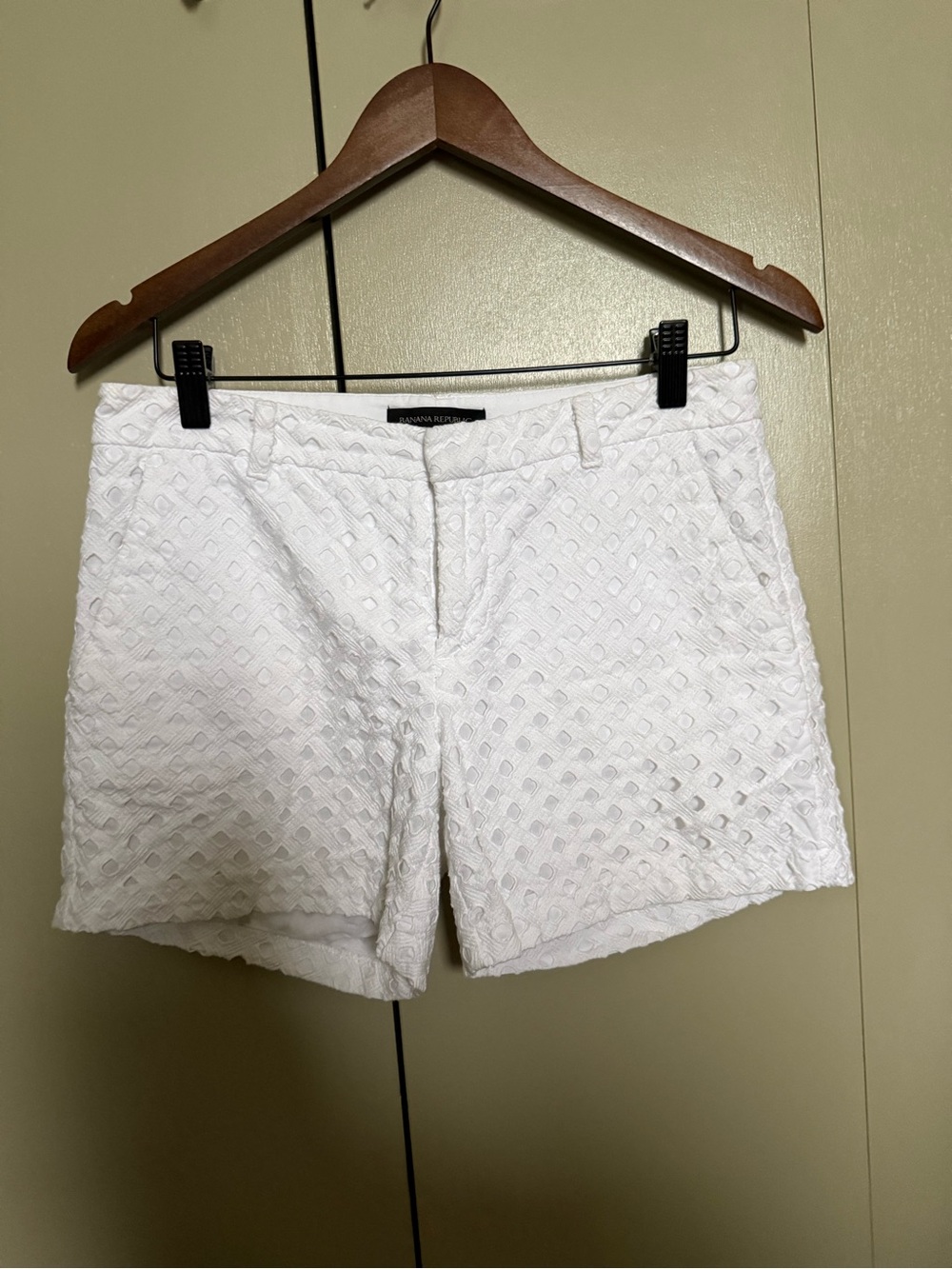 Banana Republic White Eyelet Textured Shorts Size 2